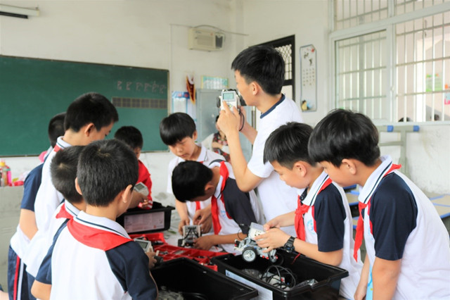 乐高机器人拼装_副本.jpg