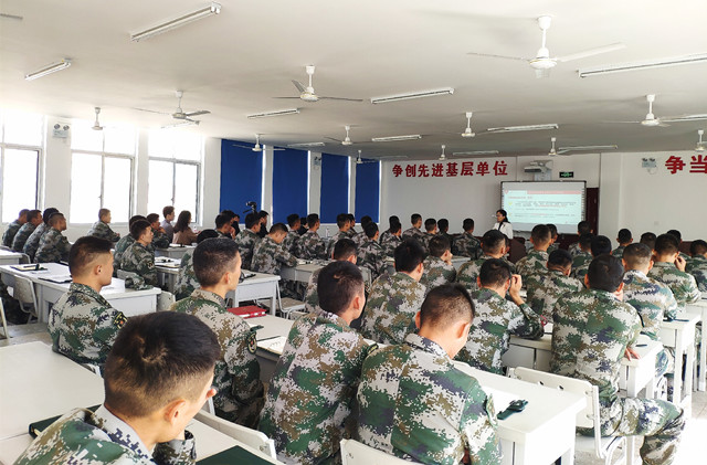 王秋华老师给共建部队上课_副本.jpg