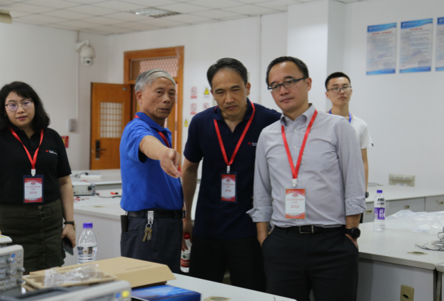 1567476694984629.jpg 专家指导测评过程1_meitu_7.jpg