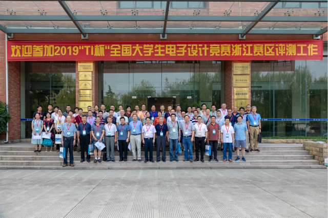 1567476574731200.jpg 测评专家大合影_meitu_4.jpg