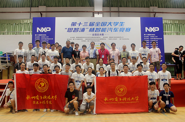 1536057741564038.jpg 1 智能车队员合影.jpg