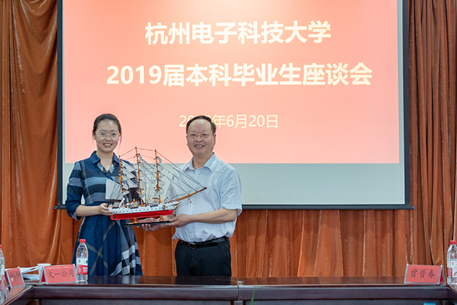 1561089804870671.jpg 18031243-焦点摄影-张思念-42.jpg