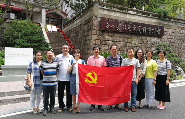 五四宪法历史资料陈列馆合照_副本.jpg