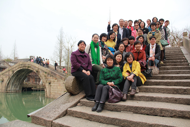 2016。3。女教授三八桐乡.JPG