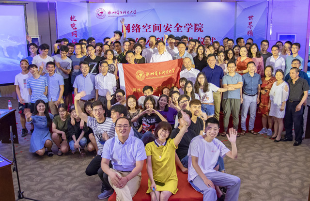 毕业仪式大合影_副本.jpg