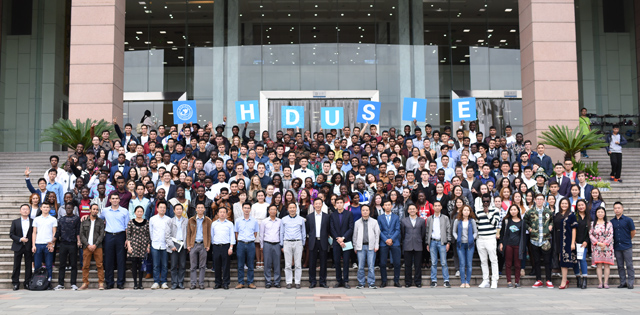 留学生新生见面会合影留念.JPG
