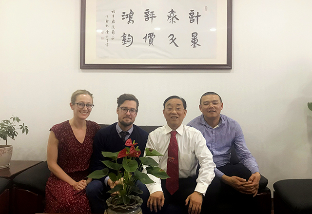 图2 双方代表合影_副本.jpg