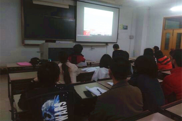 3、学生第4党支部召开十九大学习会_副本.jpg