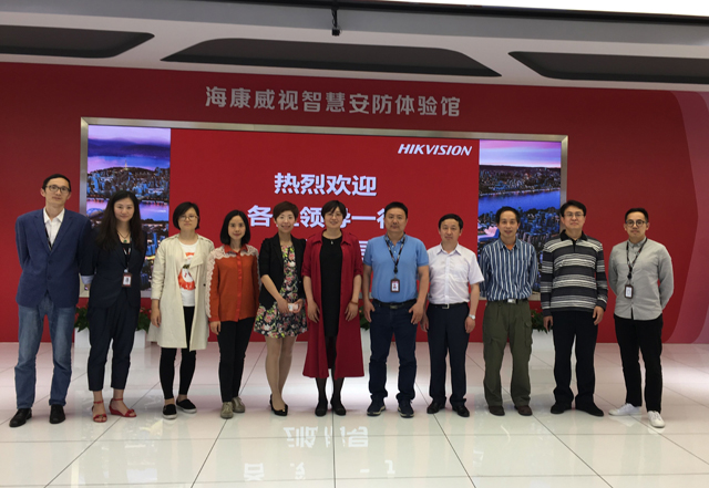 与海康威视共建实习基地.jpg