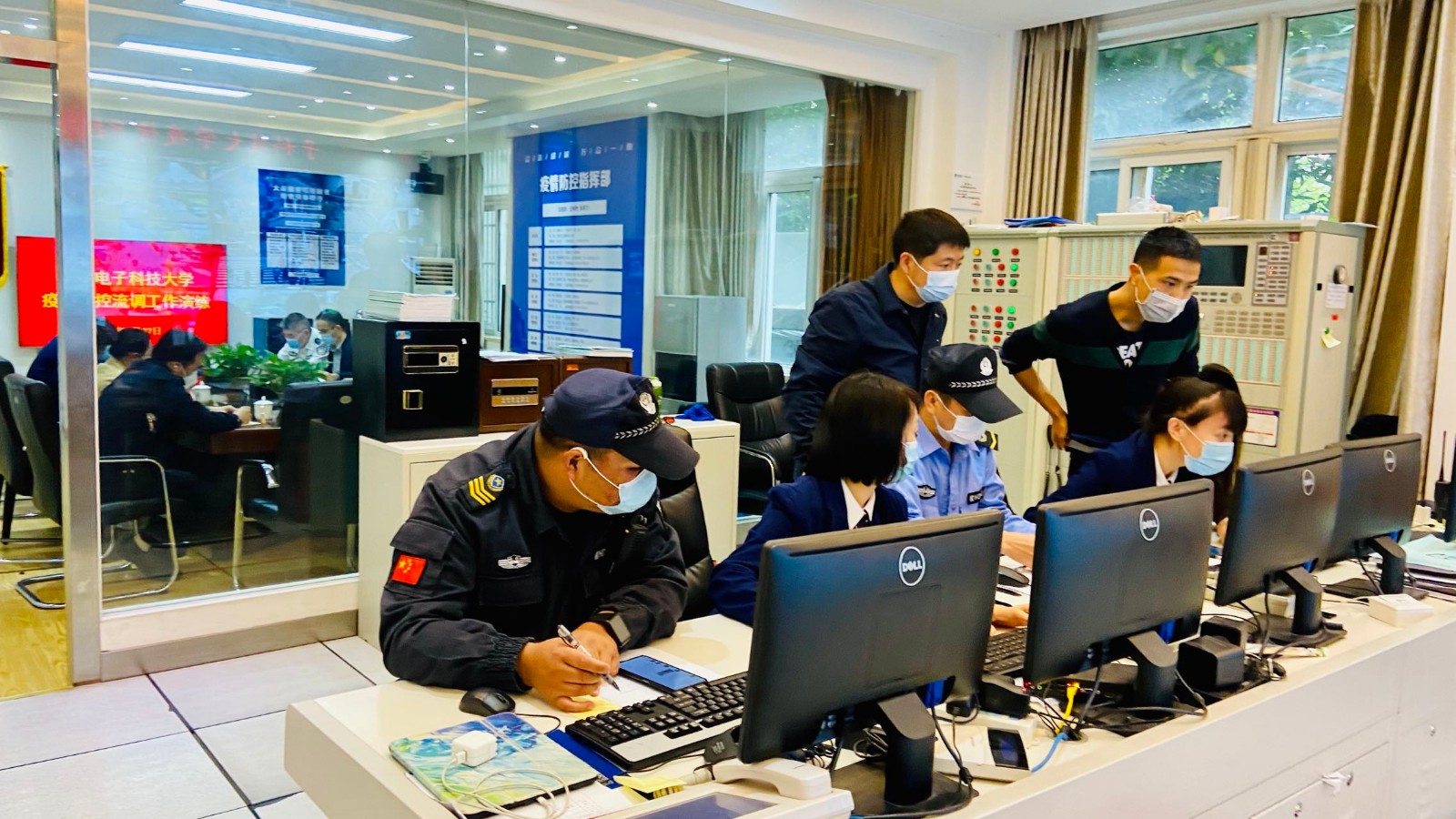 学校开展疫情防控流调工作演练.jpg 学校开展疫情防控流调工作演练.jpg