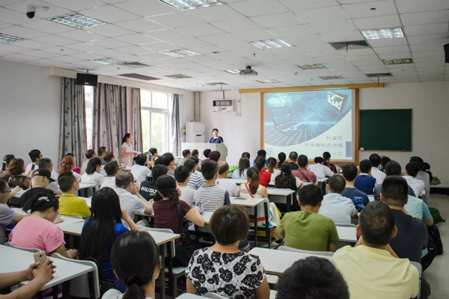 新生家长会3.jpg